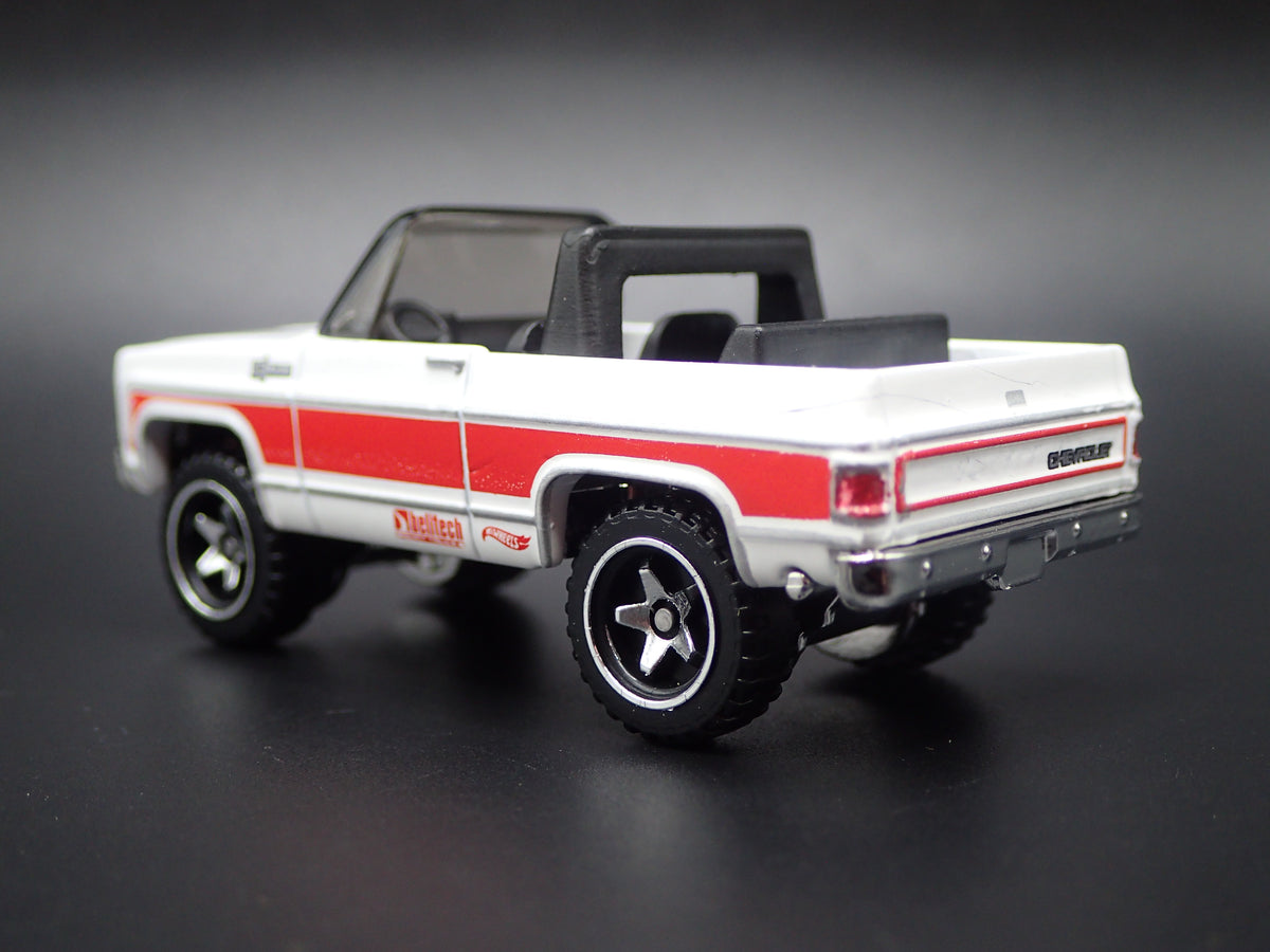 1975 75 CHEVY CHEVROLET BLAZER CUSTOM 4X4 WHITE 1/64 SCALE DIECAST MODEL CAR