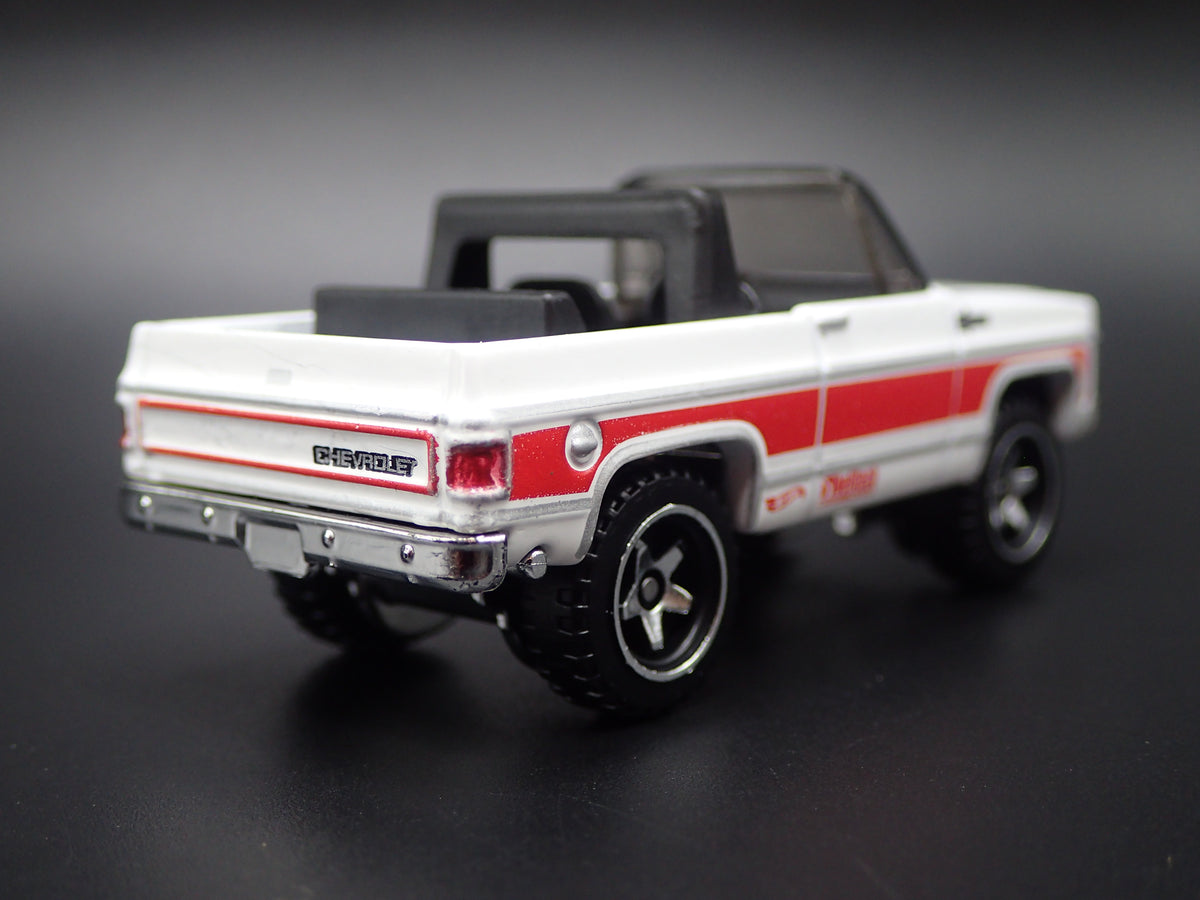 1975 75 CHEVY CHEVROLET BLAZER CUSTOM 4X4 WHITE 1/64 SCALE DIECAST MODEL CAR