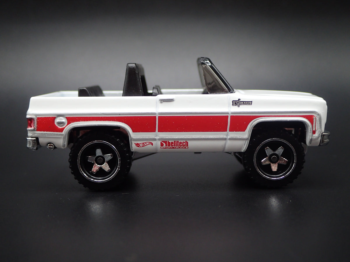 1975 75 CHEVY CHEVROLET BLAZER CUSTOM 4X4 WHITE 1/64 SCALE DIECAST MODEL CAR