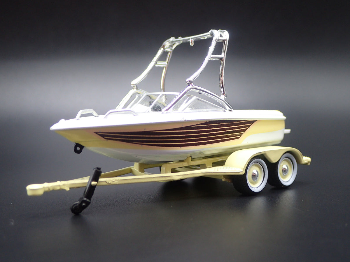 SKI & WAKEBOARD SPEED BOAT ON TRAILER CREAM 1/64 SCALE DIORAMA PROP MODEL-Burning Rubber Toy Company
