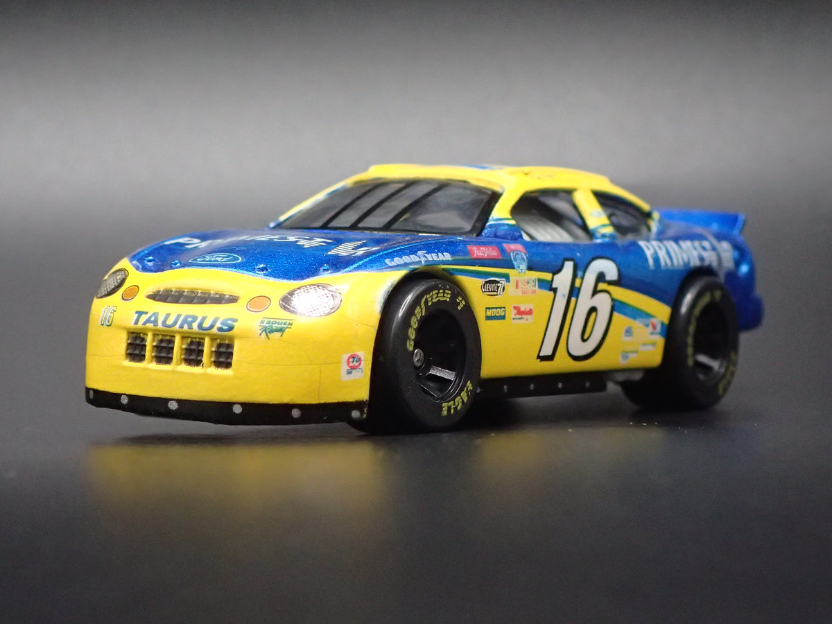 2000 00 FORD TAURUS 16 TED MUSGRAVE PRIMESTAR NASCAR 1:64 SCALE DIECAST CAR