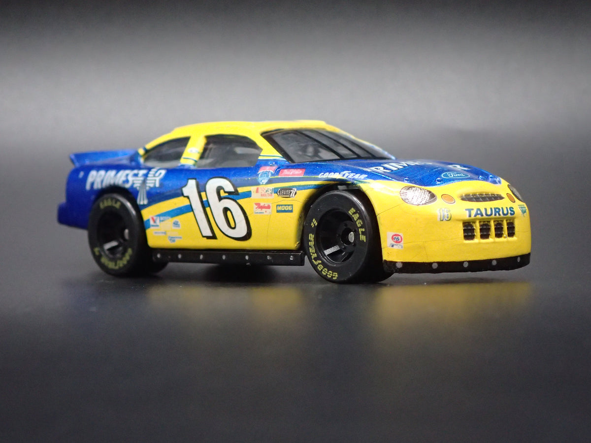 2000 00 FORD TAURUS 16 TED MUSGRAVE PRIMESTAR NASCAR 1:64 SCALE DIECAST CAR