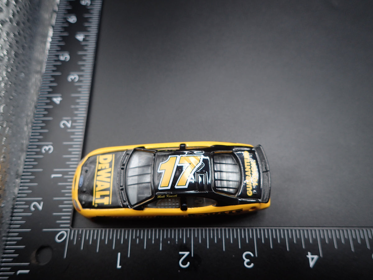2000 00 FORD TAURUS NASCAR 17 MATT KENSETH DEWALT 1/64 SCALE DIECAST MODEL CAR
