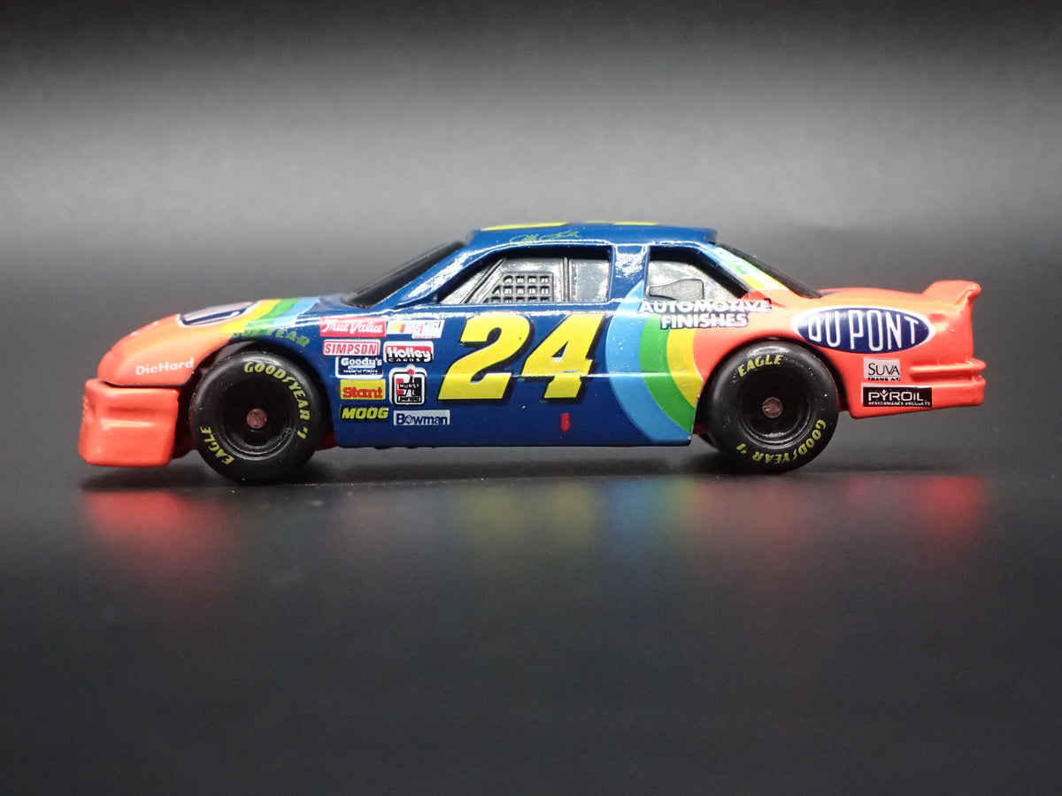 1994 94 CHEVY CHEVROLET LUMINA 24 JEFF GORDON NASCAR 1:64 SCALE DIECAST CAR