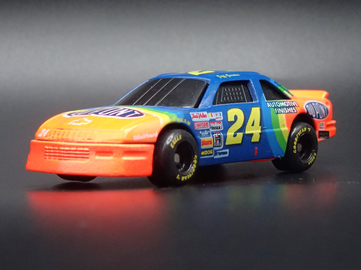 1993 93 CHEVY CHEVROLET LUMINA 24 JEFF GORDON NASCAR 1:64 SCALE DIECAST CAR