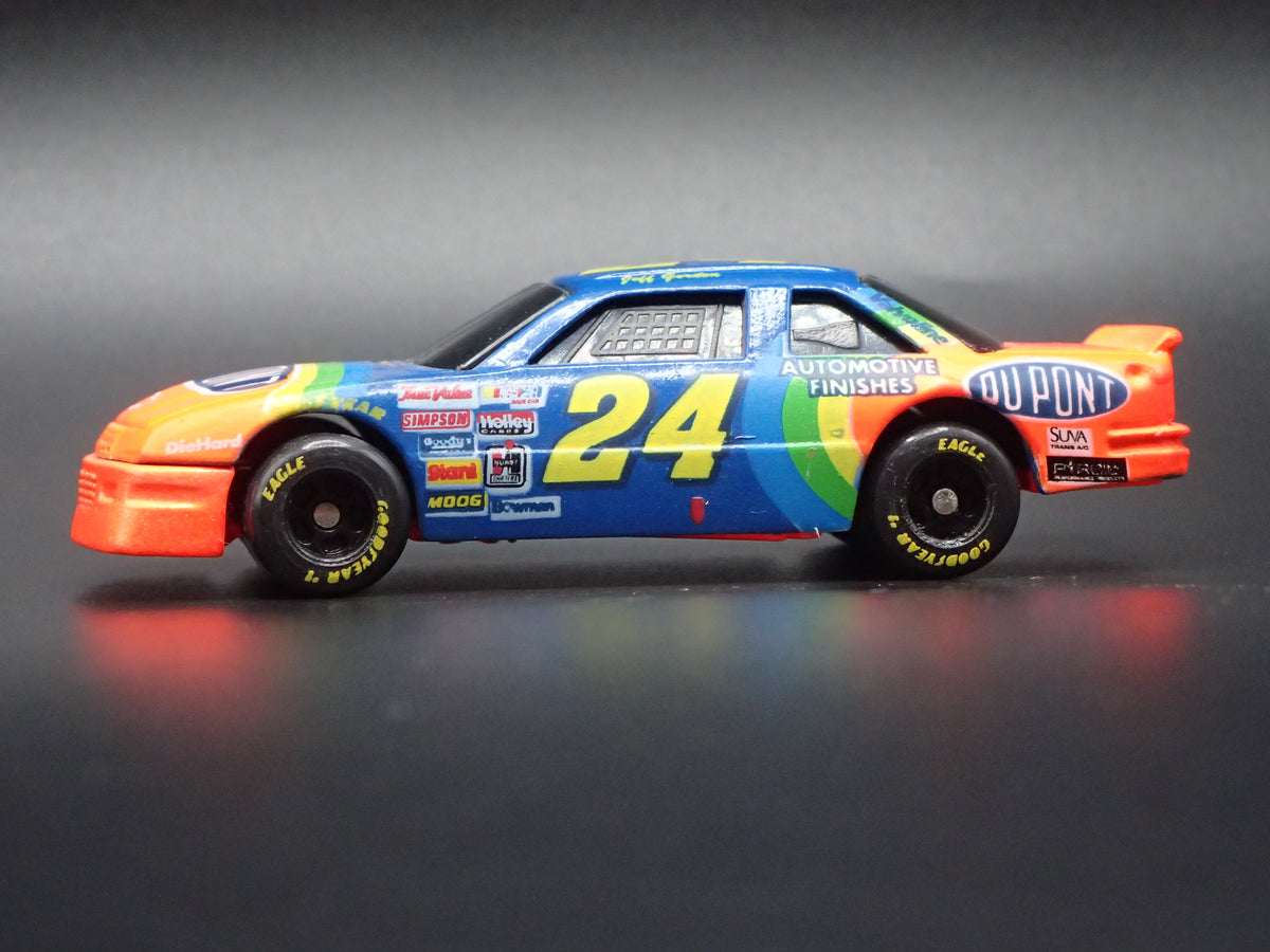 1993 93 CHEVY CHEVROLET LUMINA 24 JEFF GORDON NASCAR 1:64 SCALE DIECAST CAR