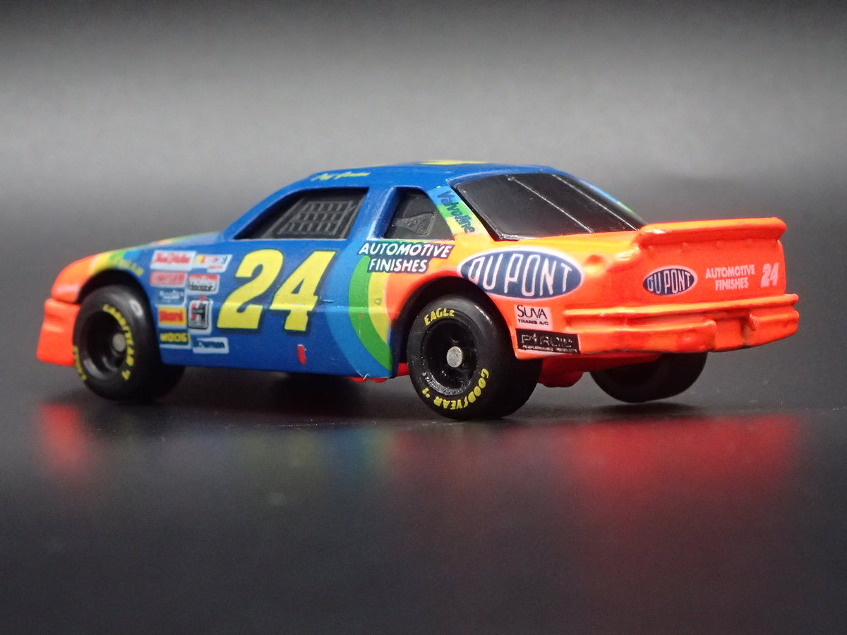 1993 93 CHEVY CHEVROLET LUMINA 24 JEFF GORDON NASCAR 1:64 SCALE DIECAST CAR