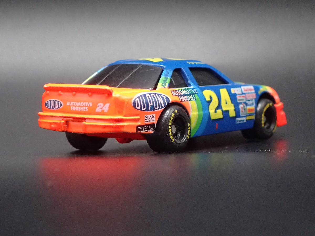 1993 93 CHEVY CHEVROLET LUMINA 24 JEFF GORDON NASCAR 1:64 SCALE DIECAST CAR