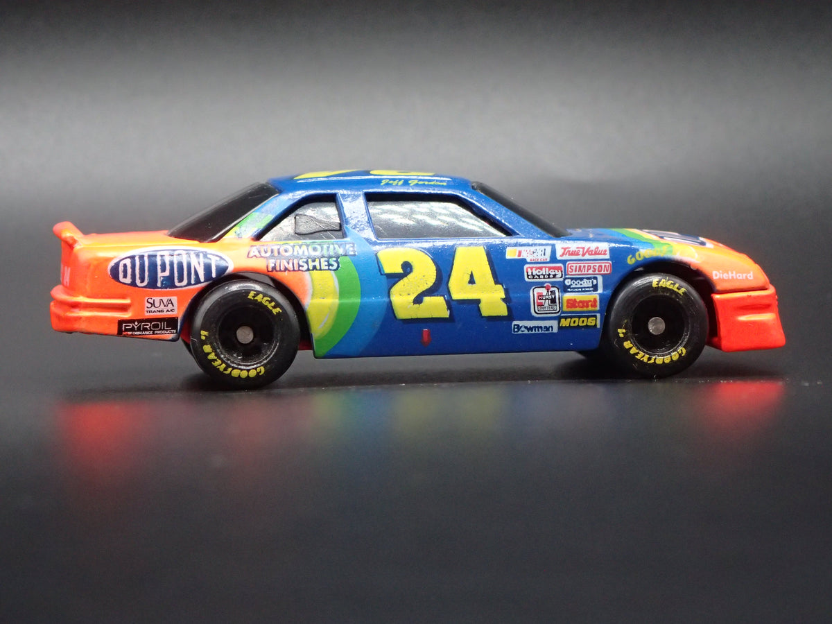 1993 93 CHEVY CHEVROLET LUMINA 24 JEFF GORDON NASCAR 1:64 SCALE DIECAST CAR
