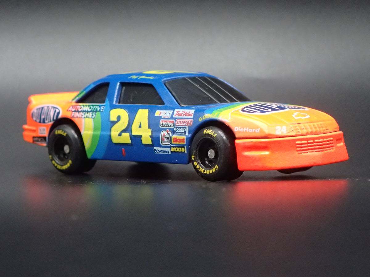 1993 93 CHEVY CHEVROLET LUMINA 24 JEFF GORDON NASCAR 1:64 SCALE DIECAST CAR