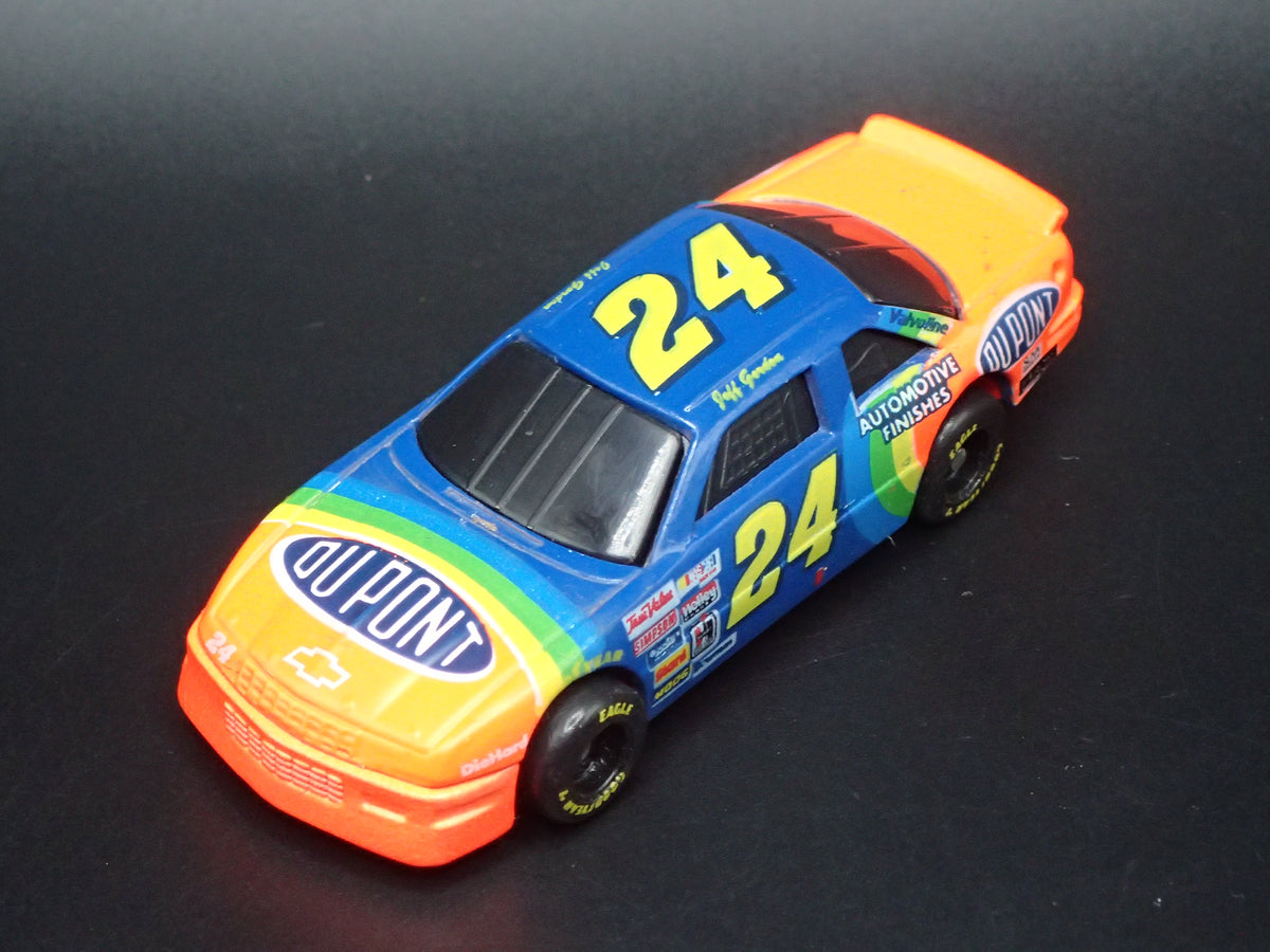 1993 93 CHEVY CHEVROLET LUMINA 24 JEFF GORDON NASCAR 1:64 SCALE DIECAST CAR