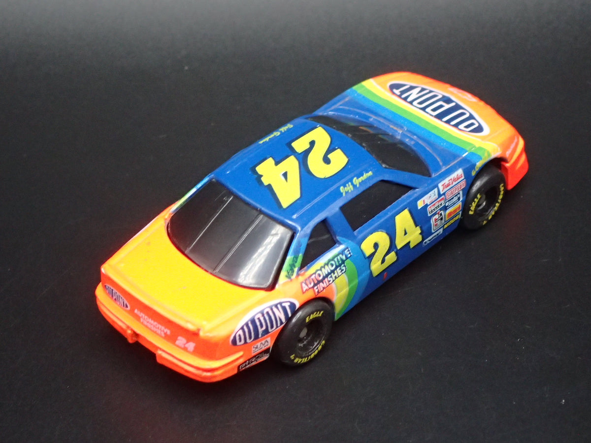 1993 93 CHEVY CHEVROLET LUMINA 24 JEFF GORDON NASCAR 1:64 SCALE DIECAST CAR