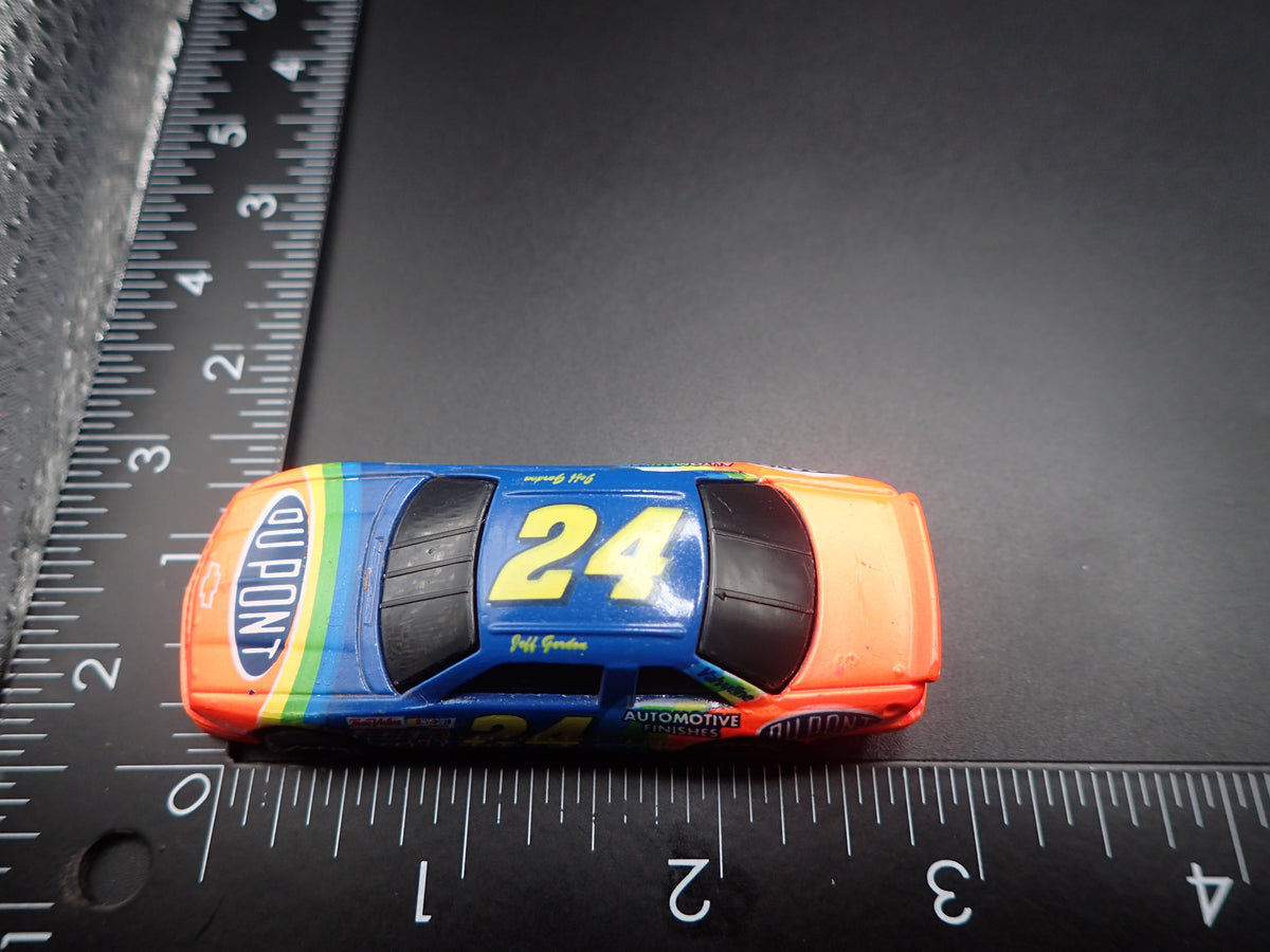 1993 93 CHEVY CHEVROLET LUMINA 24 JEFF GORDON NASCAR 1:64 SCALE DIECAST CAR