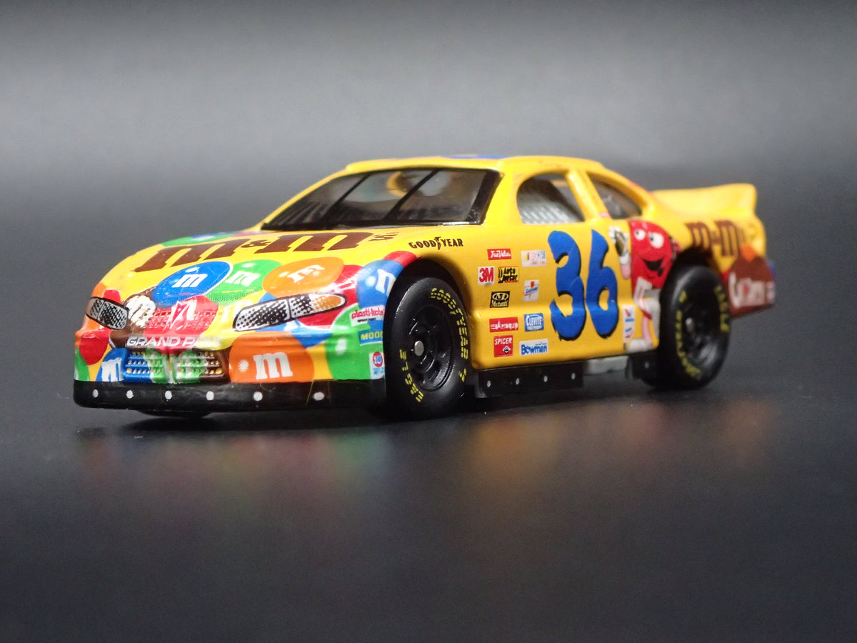 1999 99 PONTIAC GRAND PRIX 36 ERNIE IRVAN M&M'S NASCAR 1:64 SCALE DIECAST CAR