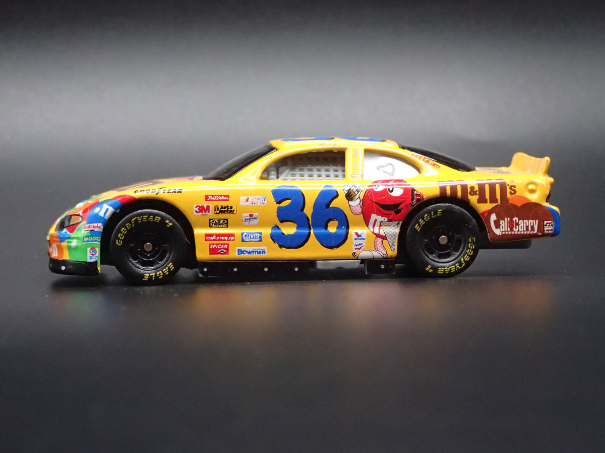 1999 99 PONTIAC GRAND PRIX 36 ERNIE IRVAN M&M'S NASCAR 1:64 SCALE DIECAST CAR