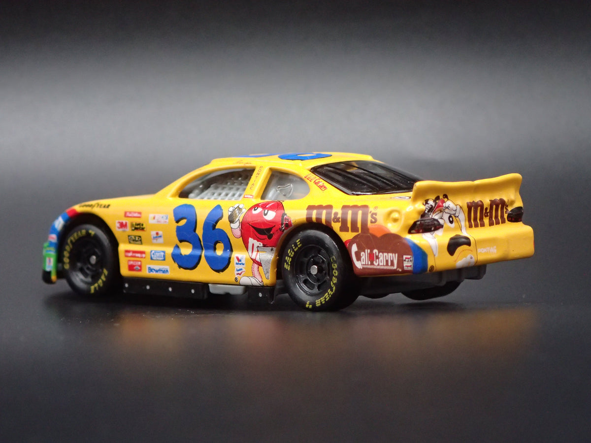1999 99 PONTIAC GRAND PRIX 36 ERNIE IRVAN M&M'S NASCAR 1:64 SCALE DIECAST CAR