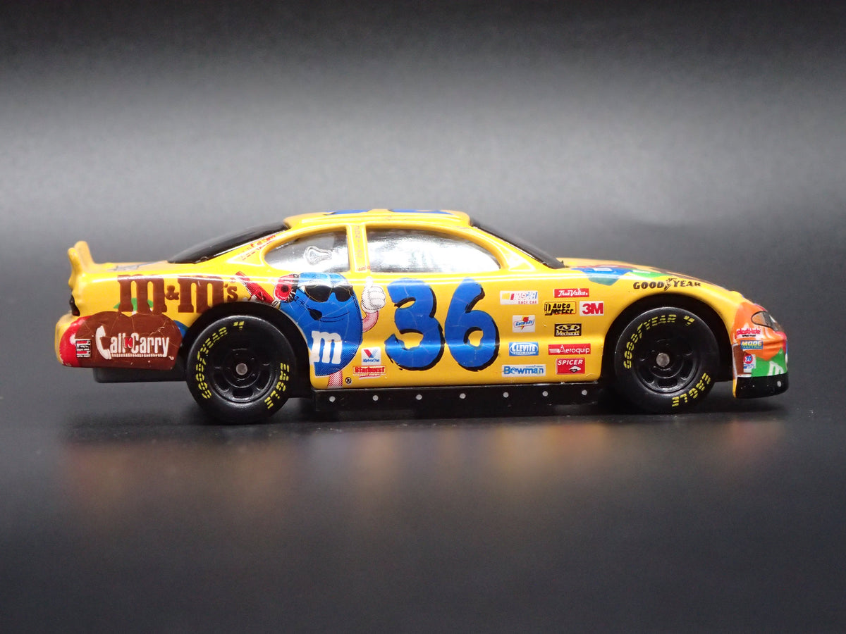 1999 99 PONTIAC GRAND PRIX 36 ERNIE IRVAN M&M'S NASCAR 1:64 SCALE DIECAST CAR