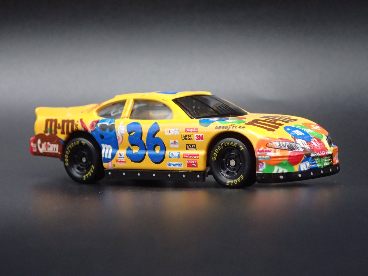 1999 99 PONTIAC GRAND PRIX 36 ERNIE IRVAN M&M'S NASCAR 1:64 SCALE DIECAST CAR