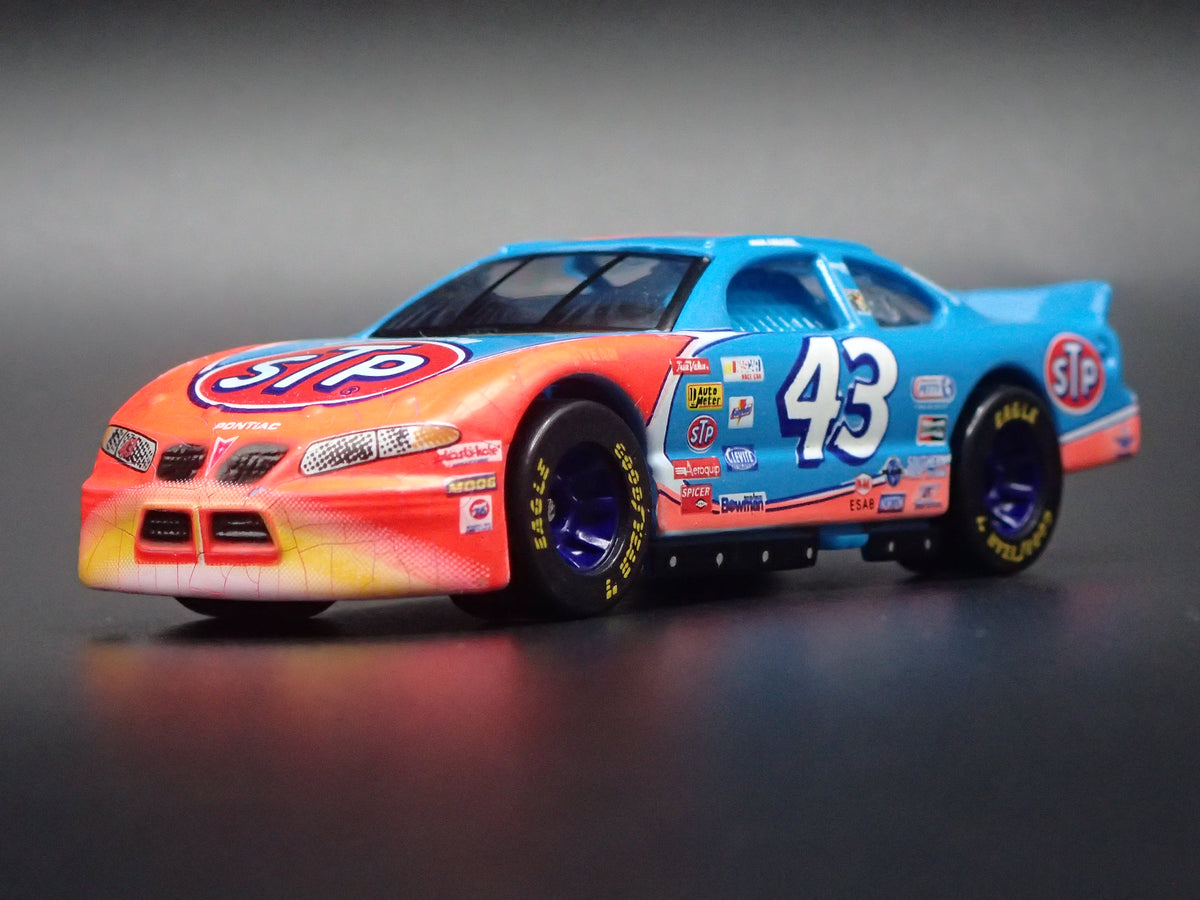 1999 99 PONTIAC GRAND PRIX 43 JOHN ANDRETTI STP NASCAR 1:64 DIECAST CAR