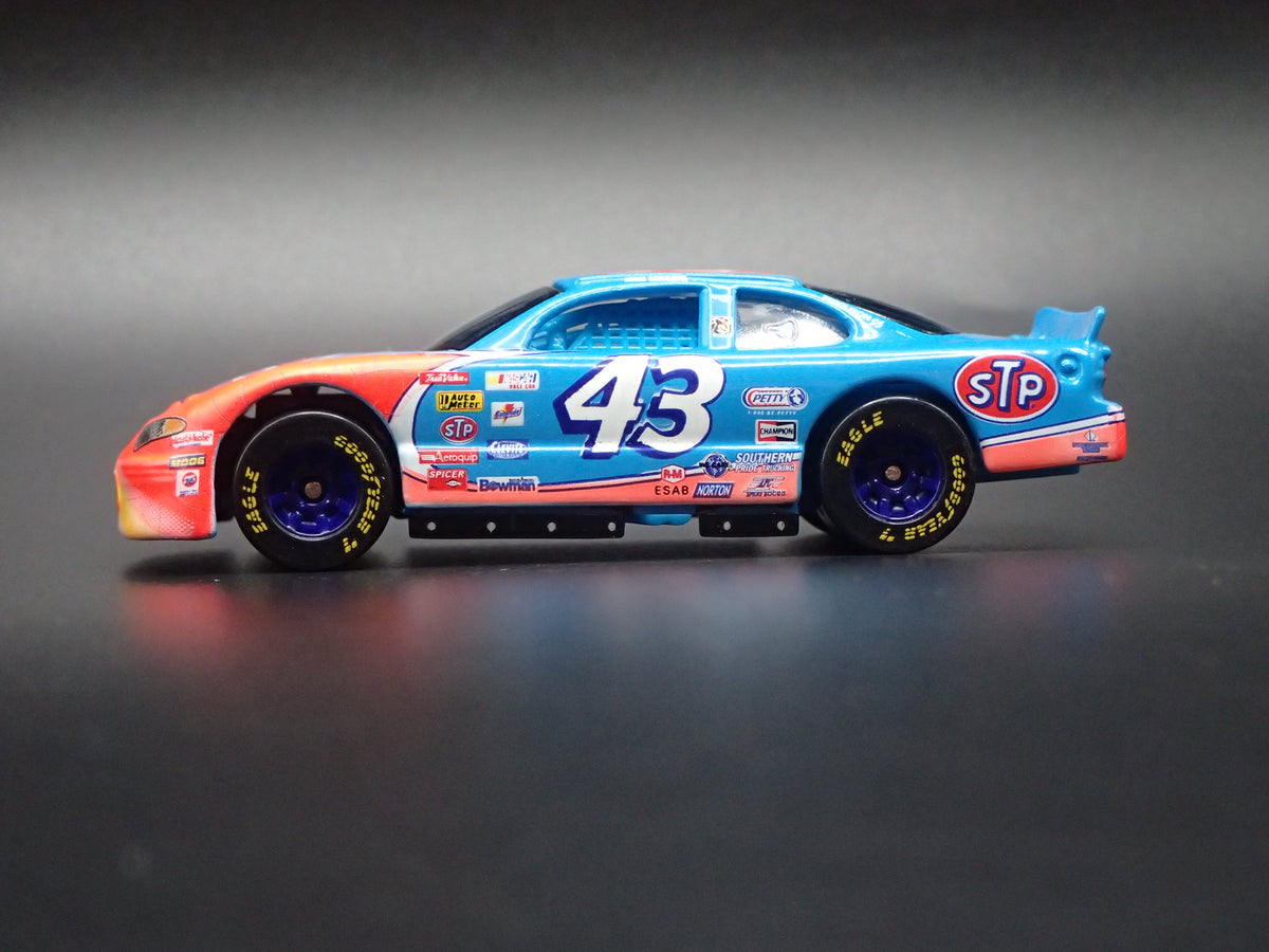 1999 99 PONTIAC GRAND PRIX 43 JOHN ANDRETTI STP NASCAR 1:64 DIECAST CAR
