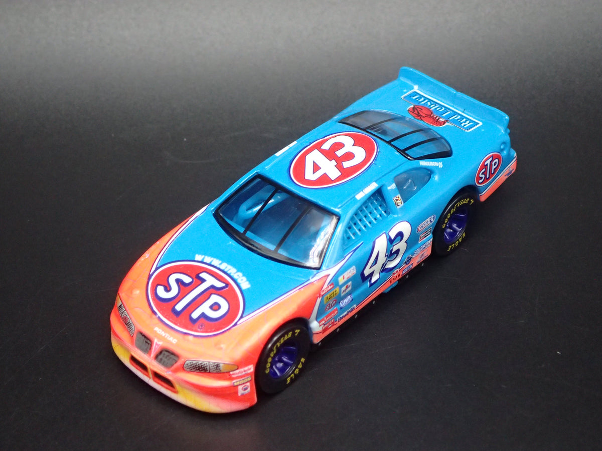 1999 99 PONTIAC GRAND PRIX 43 JOHN ANDRETTI STP NASCAR 1:64 DIECAST CAR