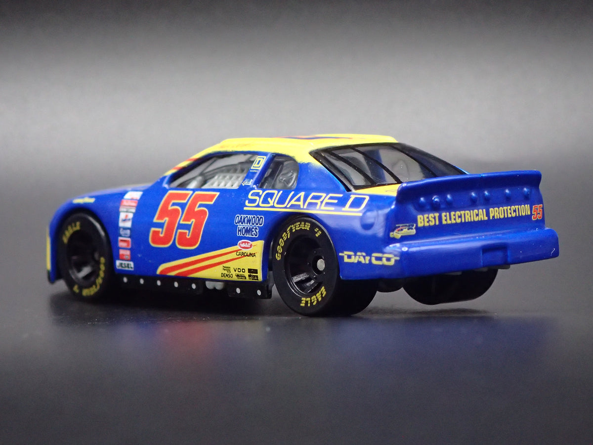 1999 CHEVY CHEVROLET MONTE CARLO 55 KENNY WALLACE NASCAR 1:64 SCALE DIECAST MODEL CAR