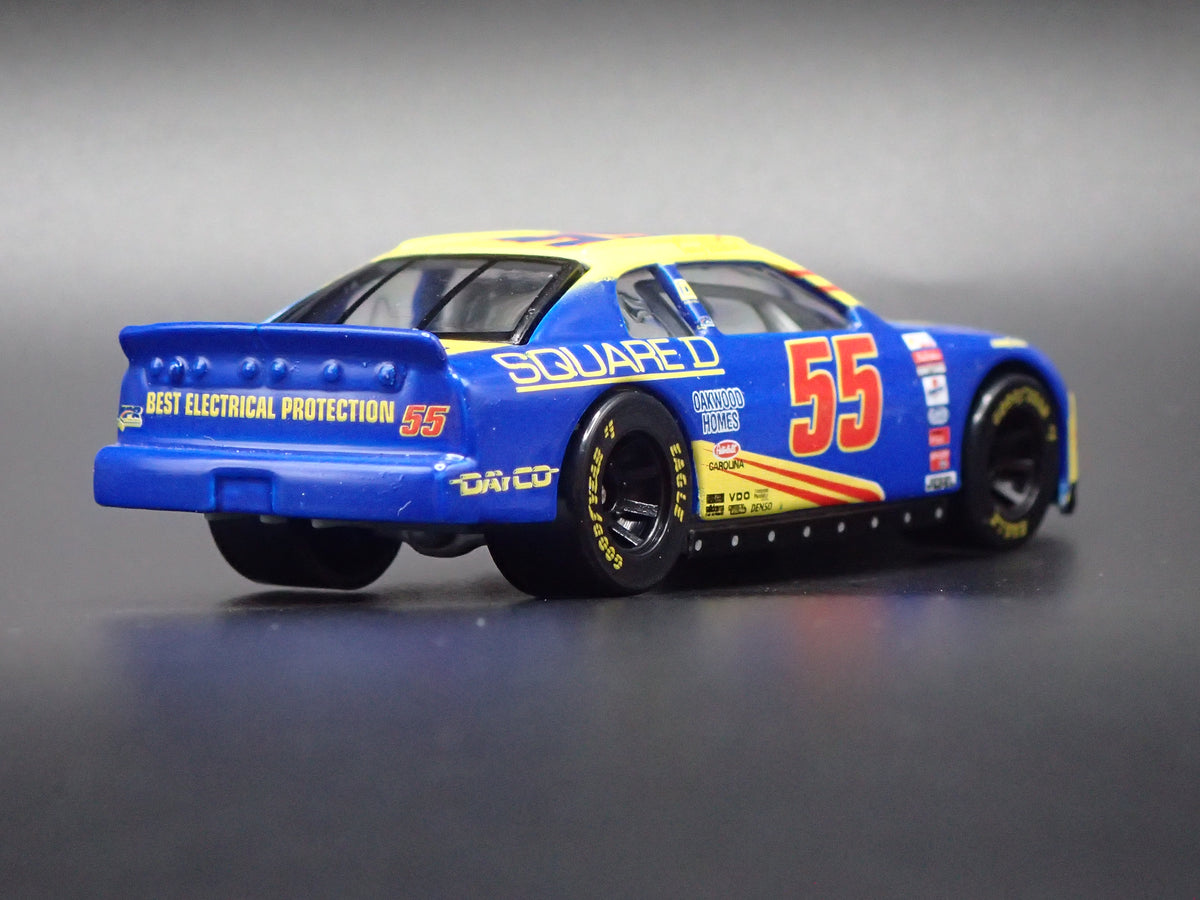1999 CHEVY CHEVROLET MONTE CARLO 55 KENNY WALLACE NASCAR 1:64 SCALE DIECAST MODEL CAR