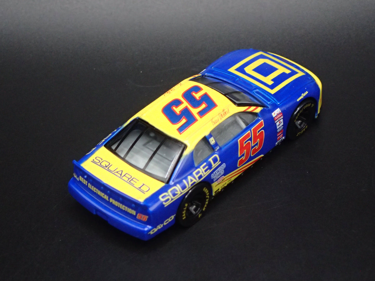 1999 CHEVY CHEVROLET MONTE CARLO 55 KENNY WALLACE NASCAR 1:64 SCALE DIECAST MODEL CAR