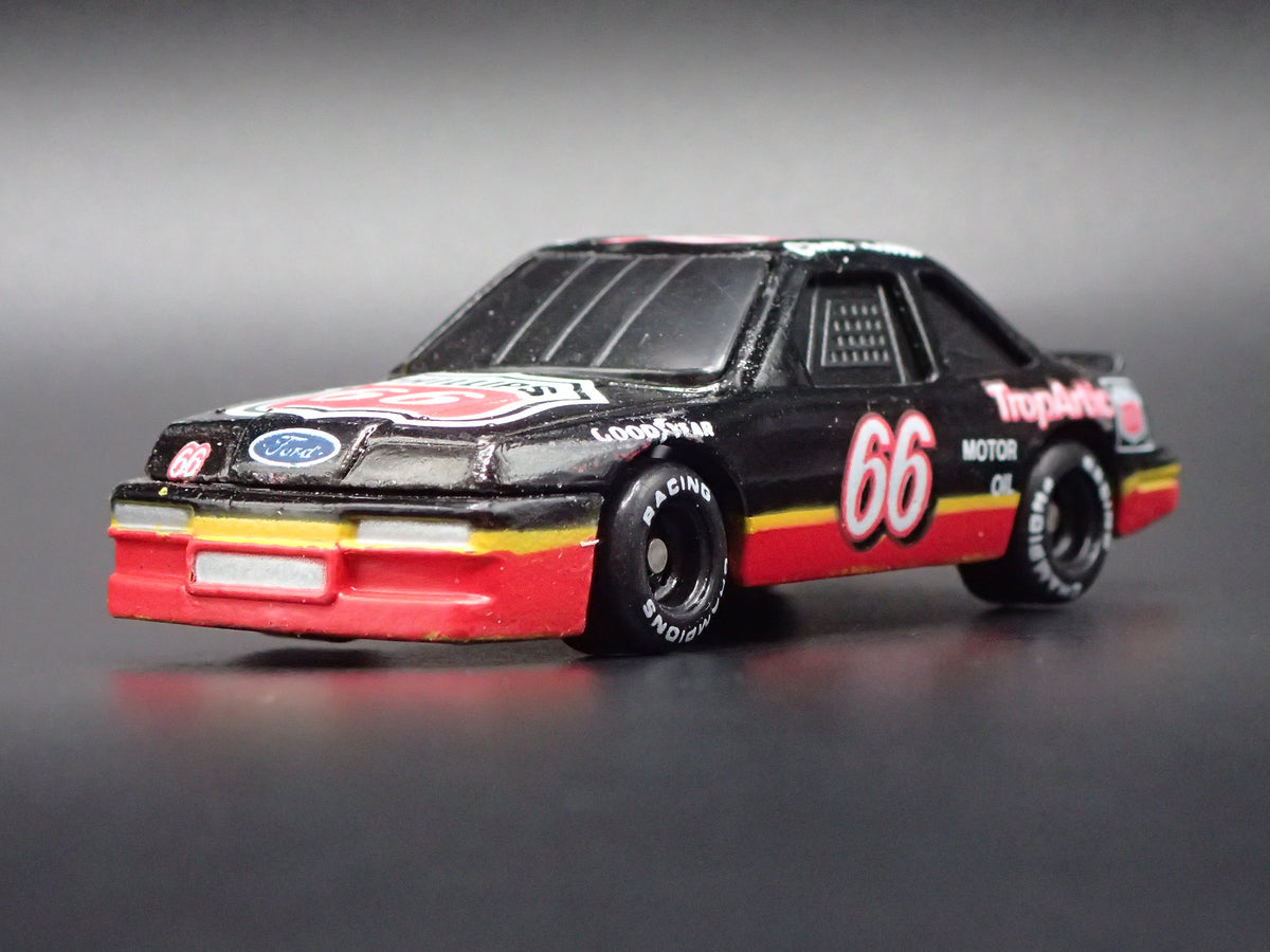 1991 91 FORD THUNDERBIRD 66 CHAD LITTLE PHILLIPS NASCAR 1:64 SCALE DIECAST CAR