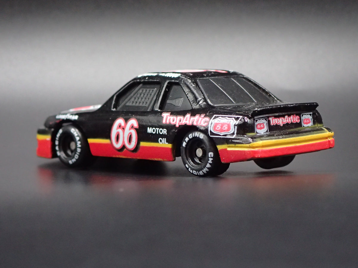 1991 91 FORD THUNDERBIRD 66 CHAD LITTLE PHILLIPS NASCAR 1:64 SCALE DIECAST CAR