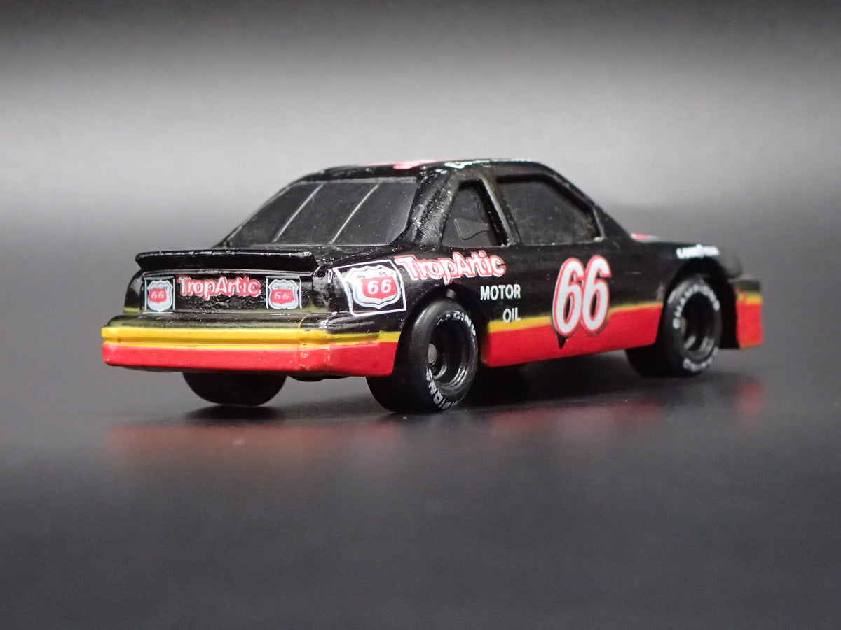 1991 91 FORD THUNDERBIRD 66 CHAD LITTLE PHILLIPS NASCAR 1:64 SCALE DIECAST CAR
