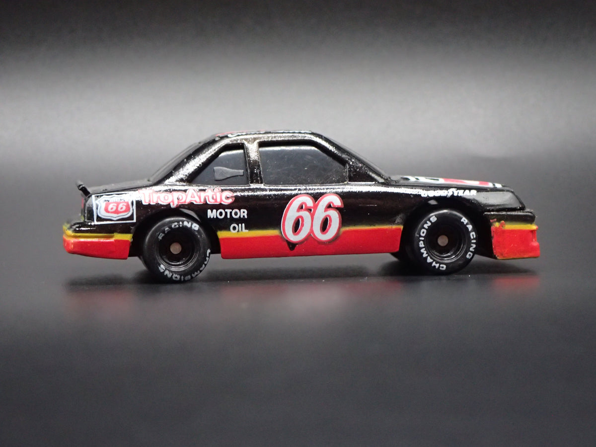 1991 91 FORD THUNDERBIRD 66 CHAD LITTLE PHILLIPS NASCAR 1:64 SCALE DIECAST CAR