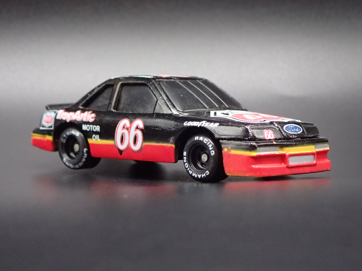 1991 91 FORD THUNDERBIRD 66 CHAD LITTLE PHILLIPS NASCAR 1:64 SCALE DIECAST CAR