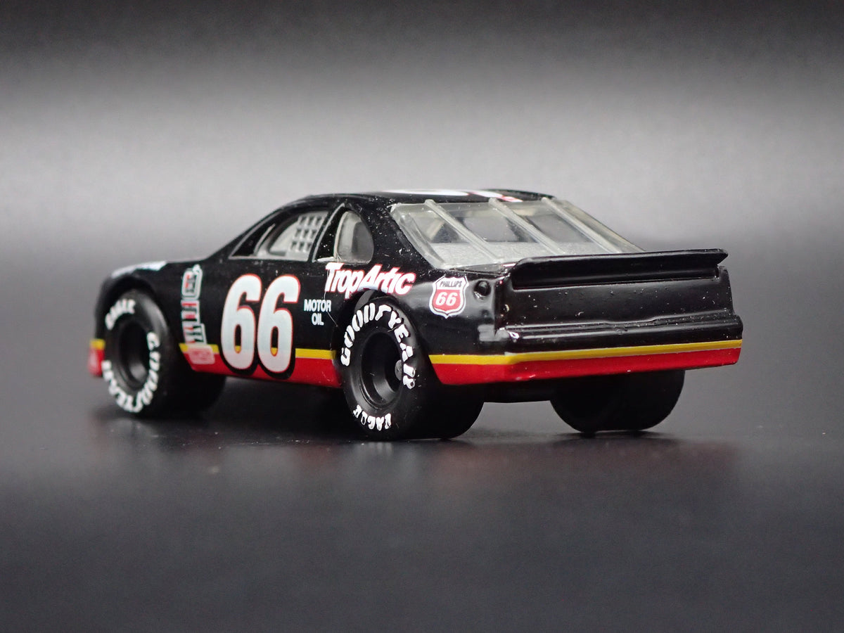 1992 92 FORD THUNDERBIRD 66 CHAD LITTLE PHILLIPS NASCAR 1:64 SCALE DIECAST CAR