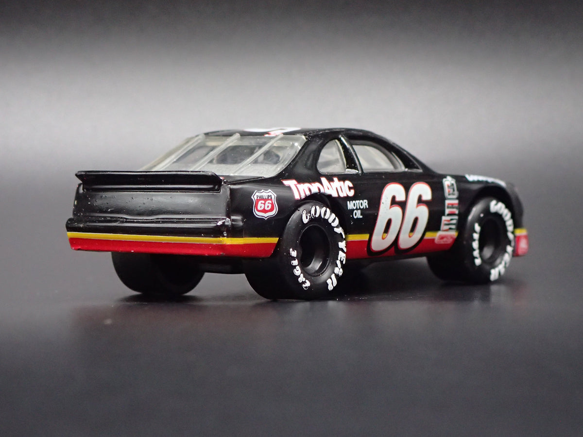 1992 92 FORD THUNDERBIRD 66 CHAD LITTLE PHILLIPS NASCAR 1:64 SCALE DIECAST CAR