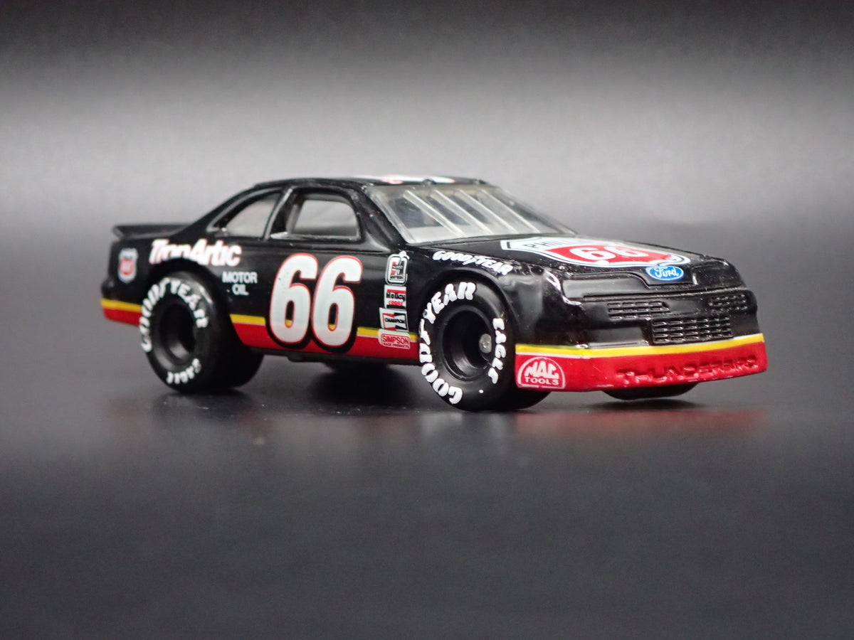 1992 92 FORD THUNDERBIRD 66 CHAD LITTLE PHILLIPS NASCAR 1:64 SCALE DIECAST CAR