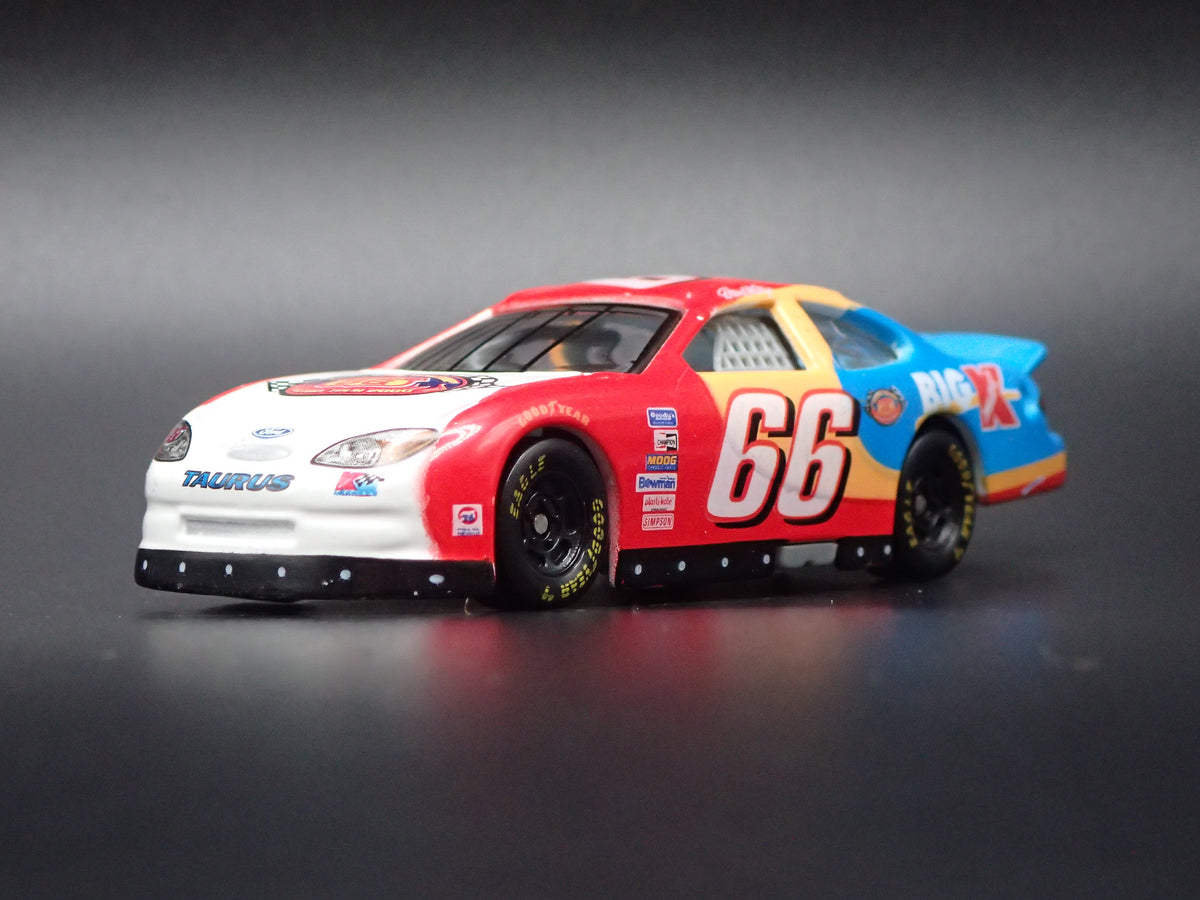 2000 00 FORD TAURUS 66 DARRELL WALTRIP NASCAR 1/64 SCALE DIECAST MODEL CAR