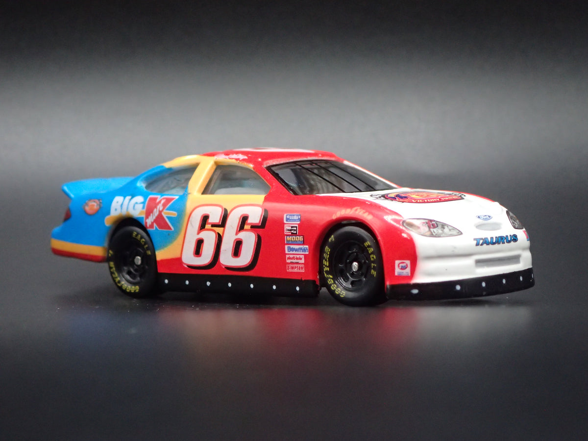 2000 00 FORD TAURUS 66 DARRELL WALTRIP NASCAR 1/64 SCALE DIECAST MODEL CAR