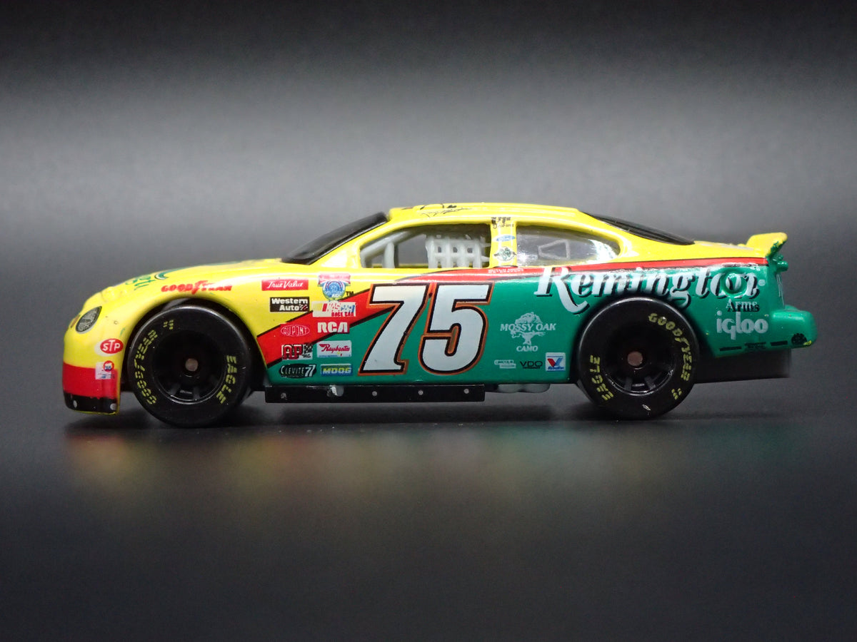 1998 98 FORD TAURUS 75 RICK MAST NASCAR 1:64 SCALE DIORAMA DIECAST MODEL CAR