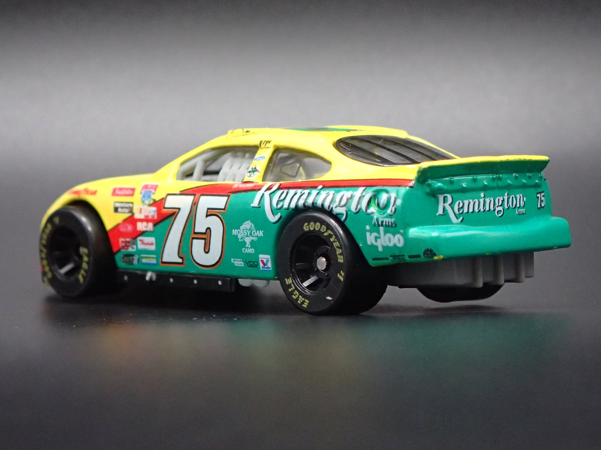 1998 98 FORD TAURUS 75 RICK MAST NASCAR 1:64 SCALE DIORAMA DIECAST MODEL CAR