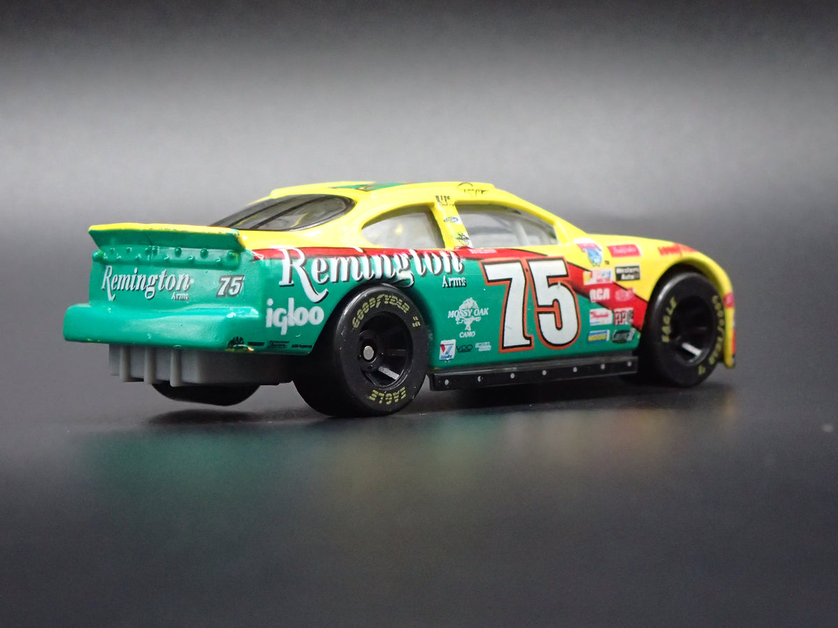 1998 98 FORD TAURUS 75 RICK MAST NASCAR 1:64 SCALE DIORAMA DIECAST MODEL CAR