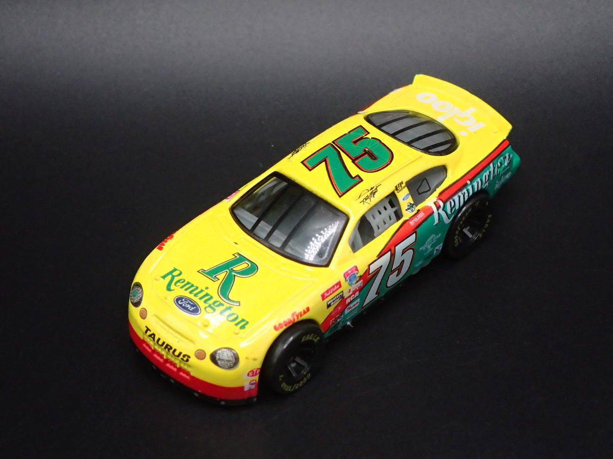 1998 98 FORD TAURUS 75 RICK MAST NASCAR 1:64 SCALE DIORAMA DIECAST MODEL CAR