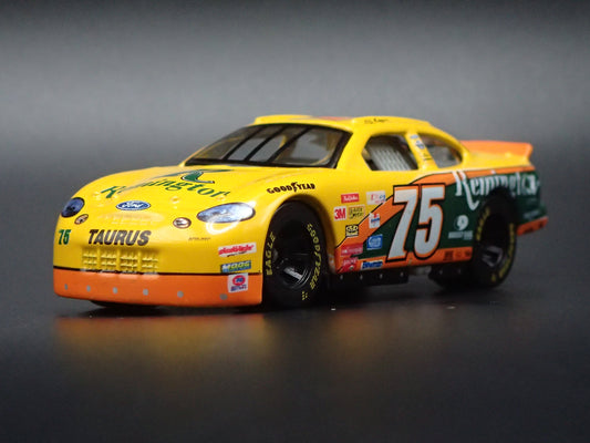 1999 99 FORD TAURUS 75 RICK MAST NASCAR 1:64 SCALE DIORAMA DIECAST MODEL CAR