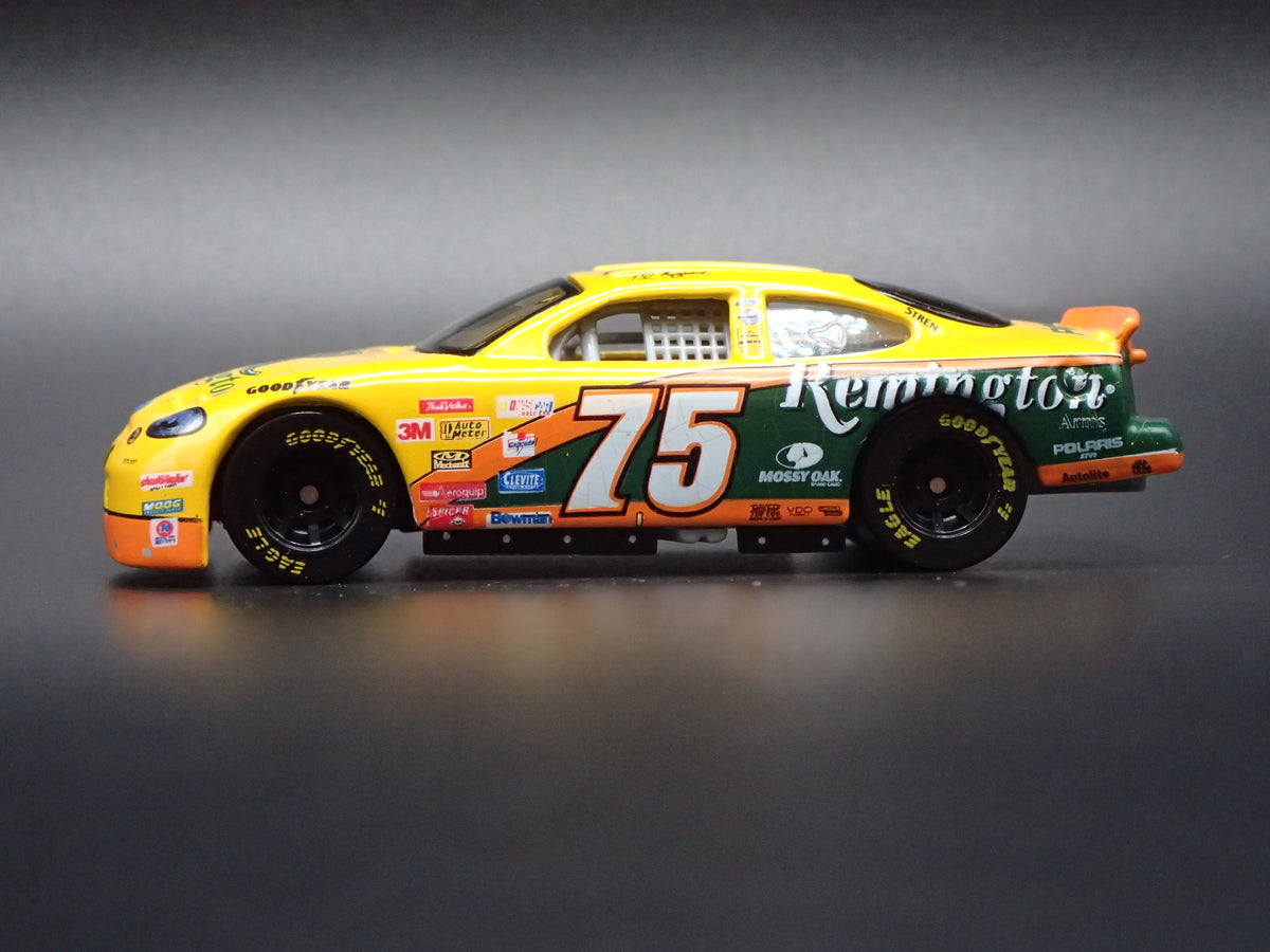 1999 99 FORD TAURUS 75 RICK MAST NASCAR 1:64 SCALE DIORAMA DIECAST MODEL CAR