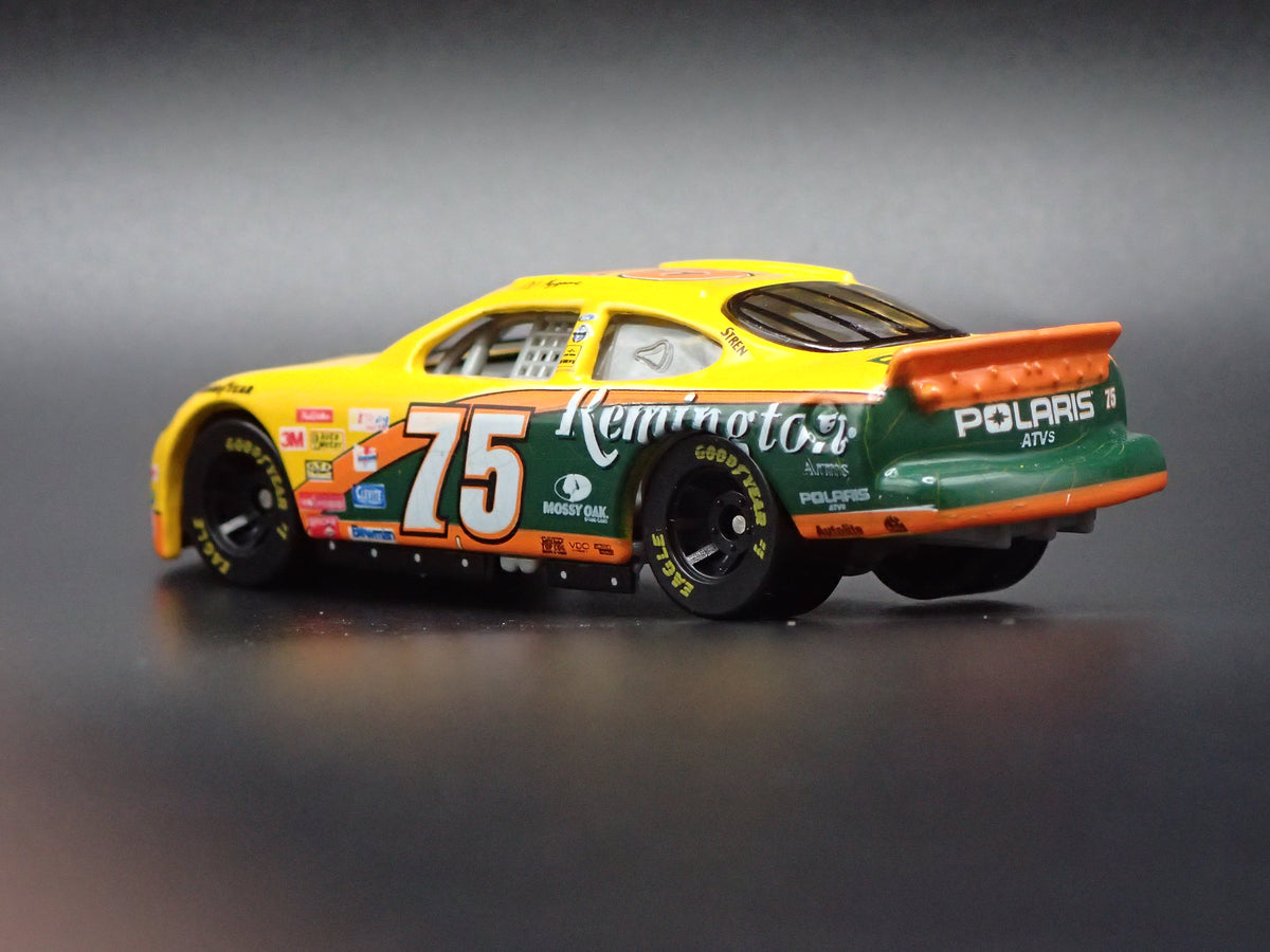 1999 99 FORD TAURUS 75 RICK MAST NASCAR 1:64 SCALE DIORAMA DIECAST MODEL CAR