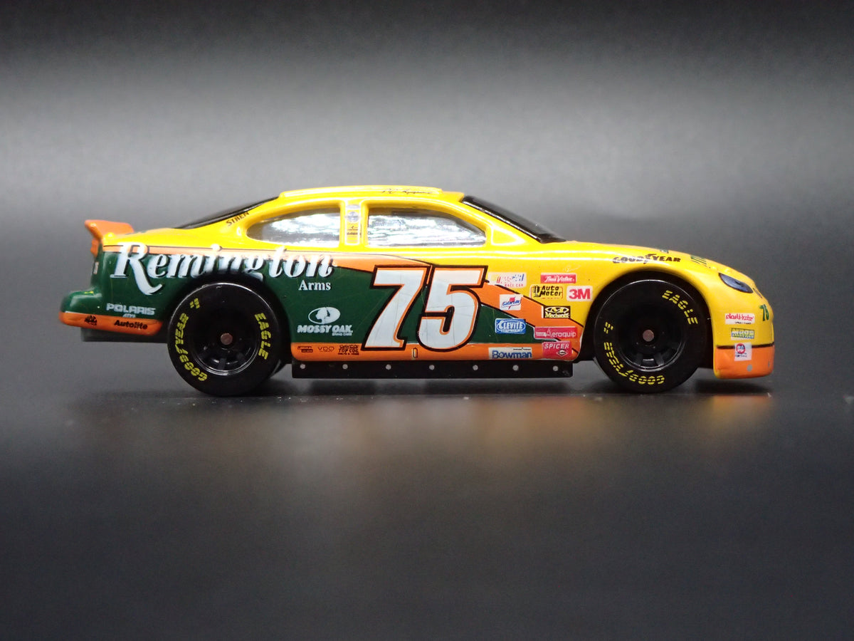 1999 99 FORD TAURUS 75 RICK MAST NASCAR 1:64 SCALE DIORAMA DIECAST MODEL CAR