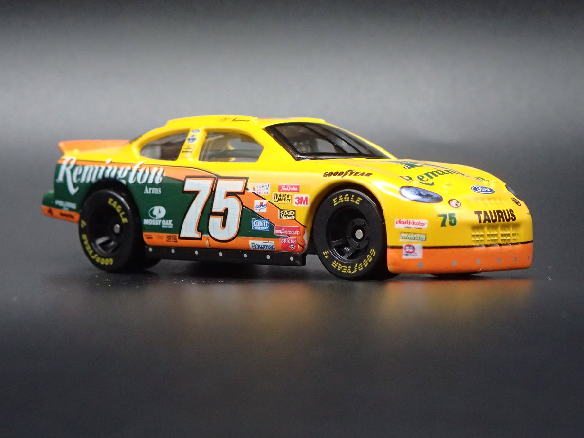 1999 99 FORD TAURUS 75 RICK MAST NASCAR 1:64 SCALE DIORAMA DIECAST MODEL CAR
