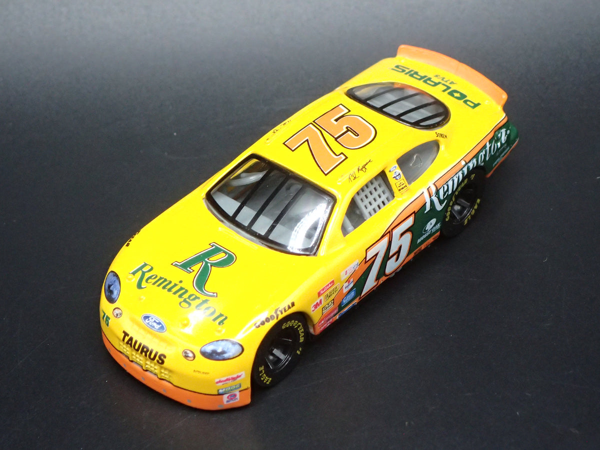 1999 99 FORD TAURUS 75 RICK MAST NASCAR 1:64 SCALE DIORAMA DIECAST MODEL CAR