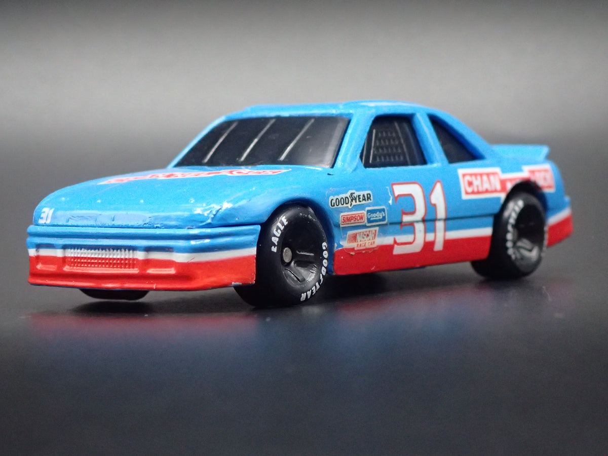 1991 91 OLDSMOBILE CUTLASS 31 STEVE GRISSOM NASCAR 1:64 SCALE DIECAST MODEL CAR