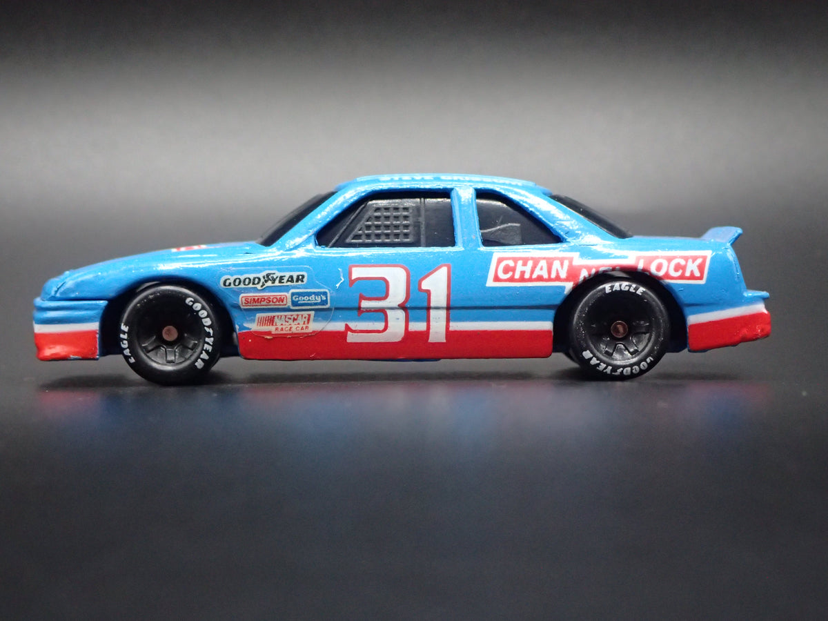 1991 91 OLDSMOBILE CUTLASS 31 STEVE GRISSOM NASCAR 1:64 SCALE DIECAST MODEL CAR